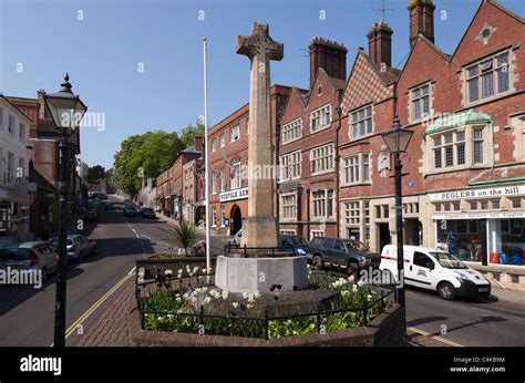 War Memorial in High street Arundel town centre Stock Photo, Royalty Free Image: 37305344 - Alamy