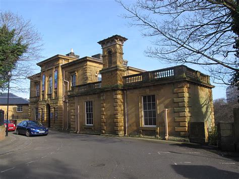 Scarborough art gallery (front) © Stephen Craven cc-by-sa/2.0 :: Geograph Britain and Ireland