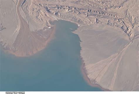 A crater lake on Mars was racked by ancient flash floods - Sciworthy