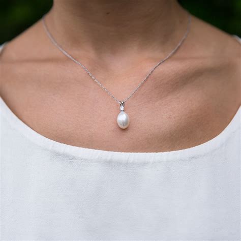 Drop pearl pendant necklace - TigerLily Jewellery