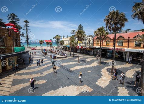 Manly Corso Shopping Centre at Manly Beach Editorial Stock Image - Image of corso, busy: 166792209