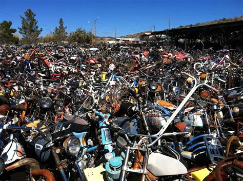 Bike junkyard in Arizona, USA. What a playground!! | バイク