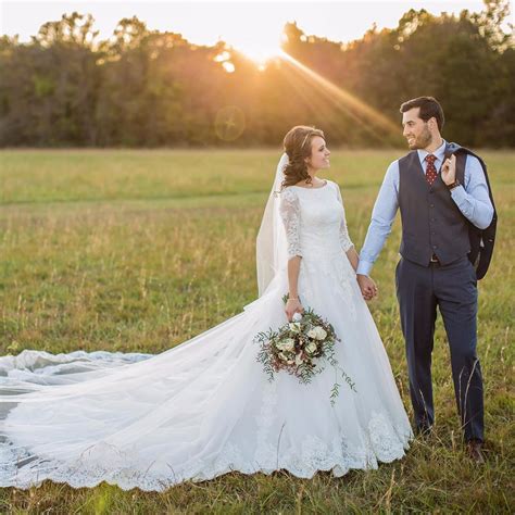 A glance at Jinger Duggar and Jeremy Vuolo's wedding gallery - eCelebrityFacts | Jinger duggar ...