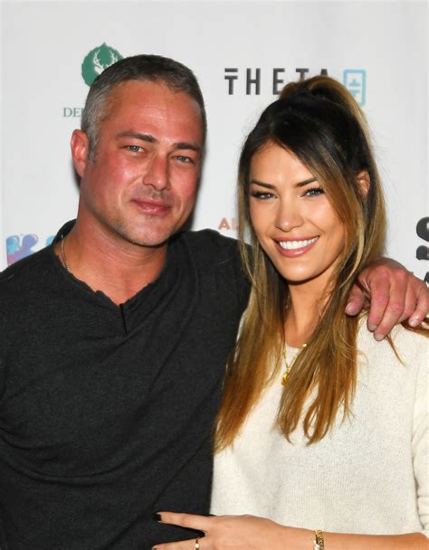 Is Taylor Kinney Married? Taylor Kinney Wife, Dating History With Lady ...