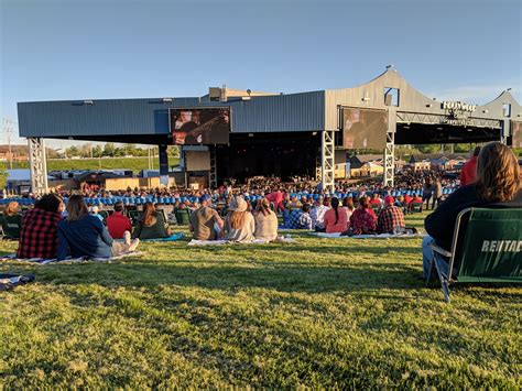 Lawn Seats at Hollywood Casino Amphitheatre St. Louis - RateYourSeats.com