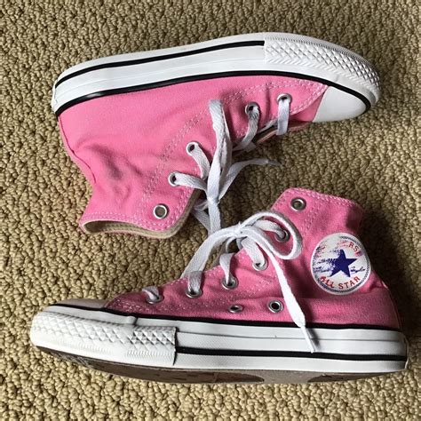 Girl’s pink high top Converse size 13.5 in very good condition. | Pink ...