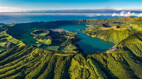 Azores Underwater Pyramid: Could It Be The Missing Link of Atlantis - Collective Spark