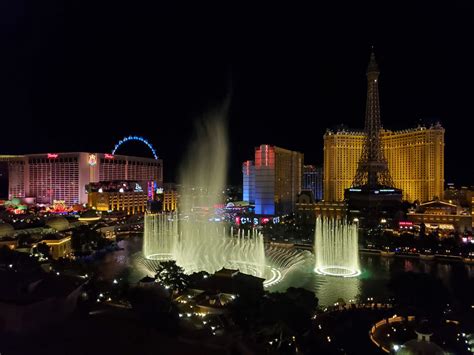 Las Vegas: Bellagio Fountain View Room - i put my life on a shelf