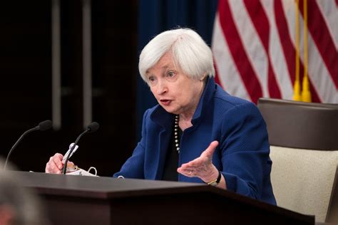 The Economy Is Humming, but That May Not Win Janet Yellen Another Term - The New York Times