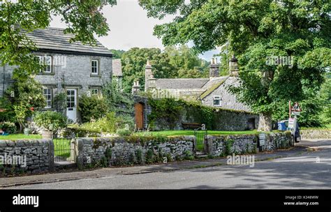 Middleton village stone hi-res stock photography and images - Alamy