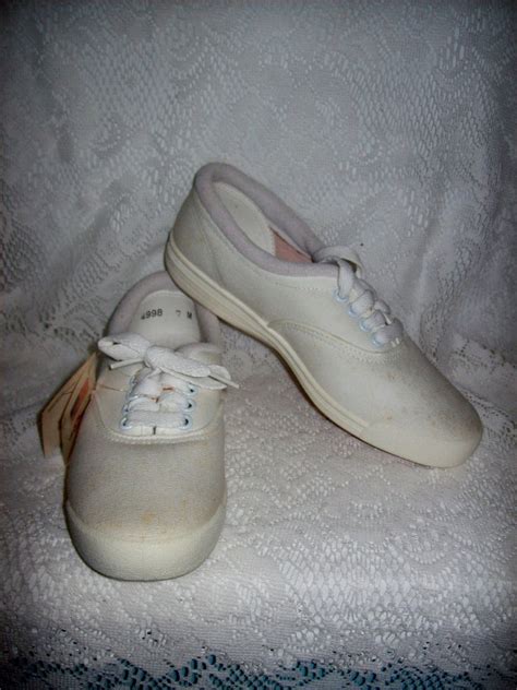 Vintage Ladies White Canvas Tennis Shoes by US by SusOriginals