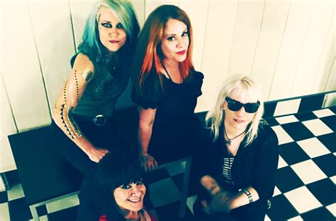 L7 Announce First New Album In 20 Years | Billboard