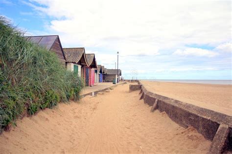 Coast Path, Sandilands, Lincolnshire. Editorial Photo - Image of huts, coast: 39095691