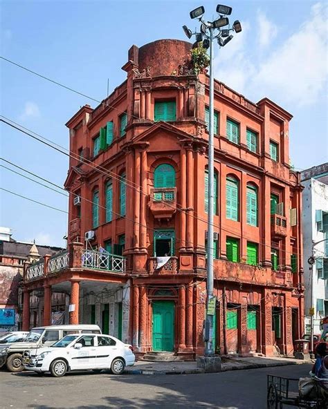 Do you often stop by looking at a Calcutta house? Standing and admiring ...