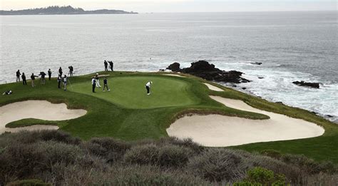 Pebble Beach golf course cost and how to play there