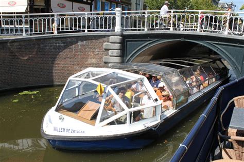 Delft: Canal Cruise With Guided Commentary