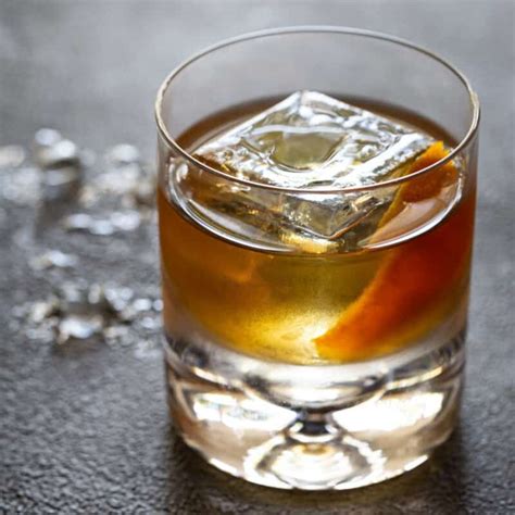 BEST Old Fashioned drink recipe {classic whiskey cocktail} - Garnish ...