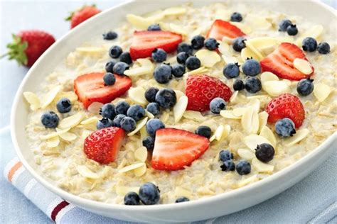 Oatmeal breakfast cereal with berries — Stock Photo © elenathewise #4465987