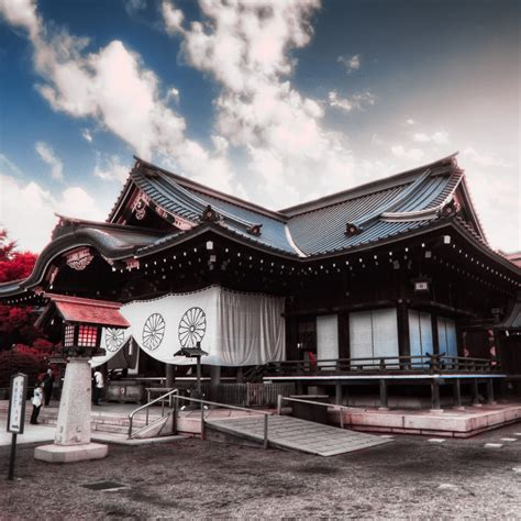 Yasukuni Shrine in Tokyo - Contested Histories