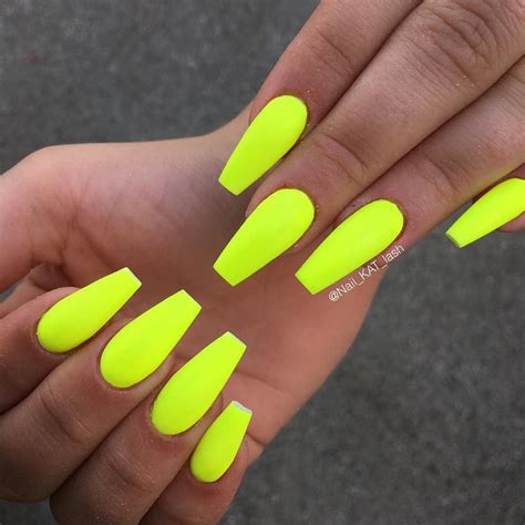 Katja Zakrajšek on Instagram: ““Neon Yellow” with Matte Top Coat 🔝👌🏼 ...