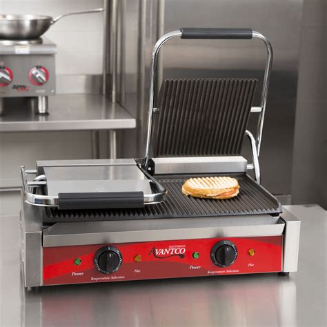 Avantco P84 Double Grooved Commercial Panini Sandwich Grill - 120V, 3500W