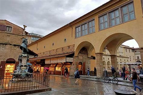 Ponte Vecchio - The (secret) old bridge in Florence