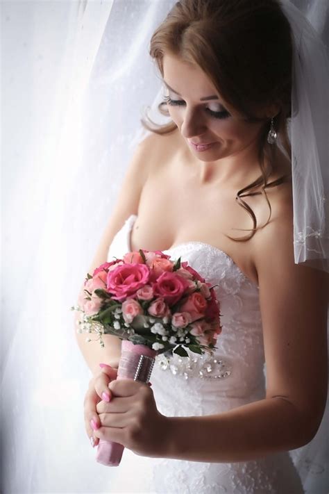 Free picture: pretty, bride, wedding dress, earrings, side view, veil ...