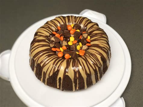 53 Best Images Decorating A Bundt Cake For Birthday : Thanksgiving Cake Decorating Ideas Red Ted ...