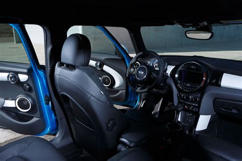 MINI 5 door Interior - Car Body Design