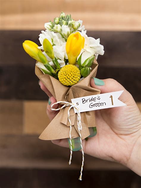 WOW, These DIY Mini-Floral Bouquets Are The Absolute Cutest!