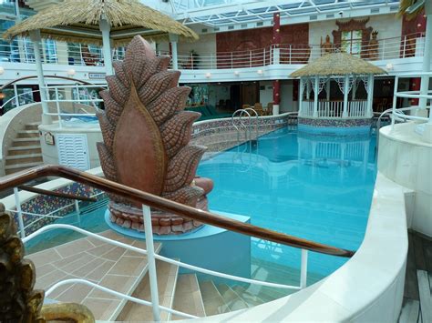 Deb's Days: Cruise Ship Pools