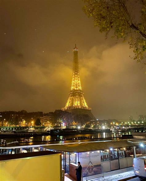 the eiffel tower | Eiffel tower, Paris, Paris skyline