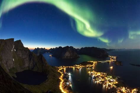 Northern Lights Reine Lofoten Norway – Arctic Holiday