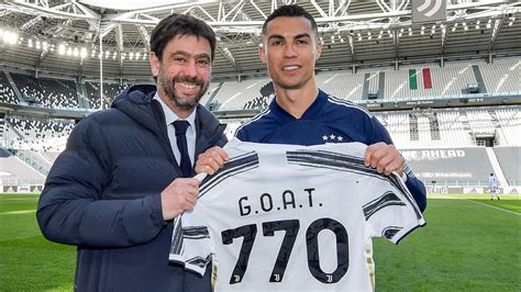 Cristiano Ronaldo presented with GOAT shirt by Juventus after breaking ...