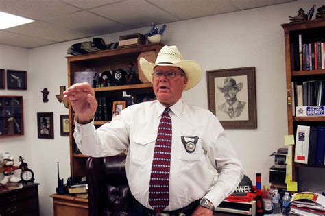 West Texas sheriff goes his own way - San Antonio Express-News