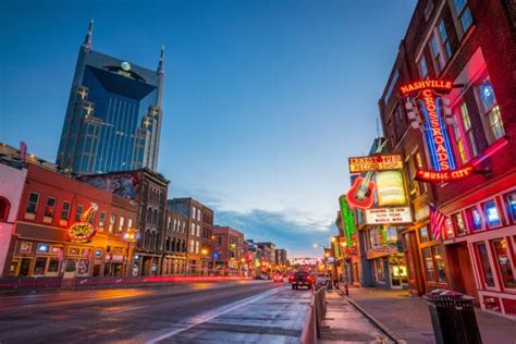 4 BEST Ways to Enjoy Broadway Street in Downtown Nashville