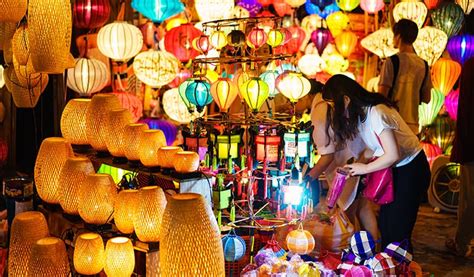 fragment audit Tomato lantern festival hoi an 2023 Riot display ...