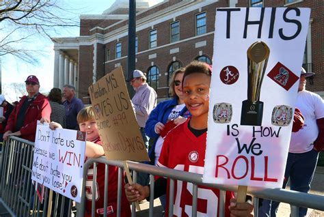 See videos and photos from Alabama’s championship parade