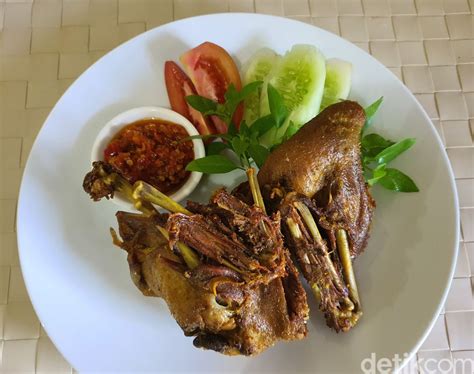 Catat! Ini 5 Bebek Goreng Jumbo yang Gurihnya Kebangetan!