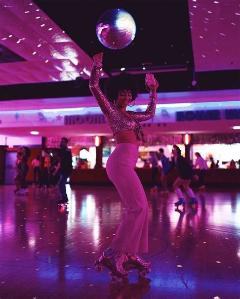 Pin by Aubrey Green on roller babe in 2020 | Roller skating outfits ...