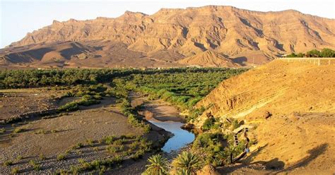 Drive through valley of Draa - Along the longest river in Morocco | Gigaplaces.com