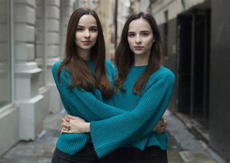 Thought-Provoking Portraits of Identical Twins Reveal Their Similarities and Differences | Twin ...