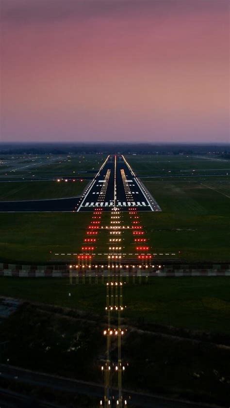 There’s nothing better than airport lights : r/aviation