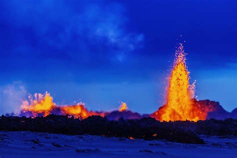 11 Photos of Iceland's Bardarbunga Volcano Erupting That Are Just ...