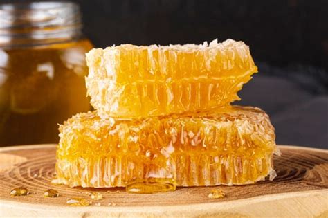 Can You Eat Honeycomb? Uses, Benefits & More – Smiley Honey