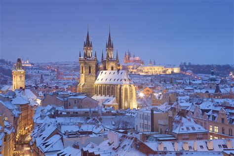 Praag Winter : Praag · winter · kerk · daken · sneeuw · reizen ...