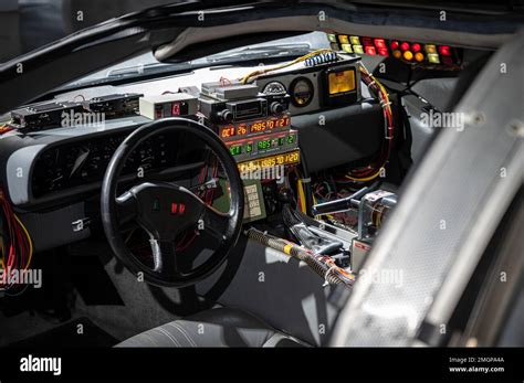 Top 122+ delorean interior best - tnbvietnam.edu.vn