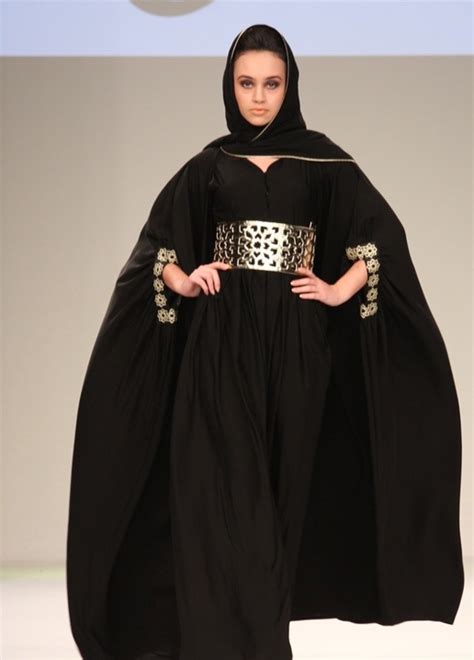 Qatar Culture Club: Abaya - A Fashion Statement