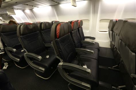 American Airlines Main Cabin Extra 737-800 Review - UponArriving