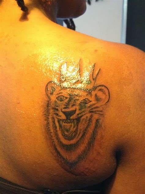 25+ Small Lion With Crown Tattoo | Rofgede